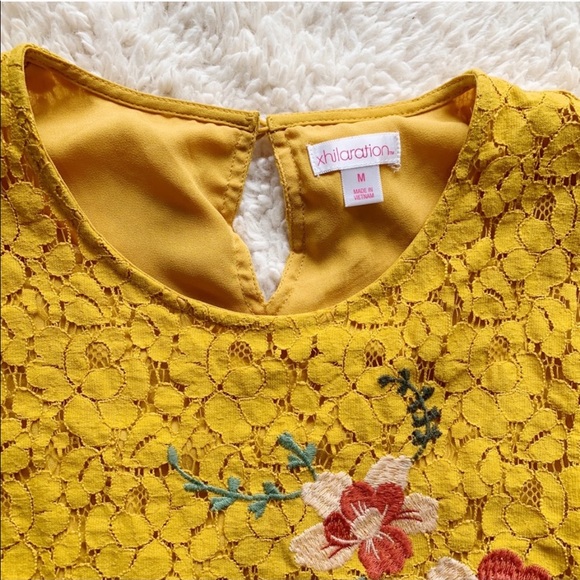 Mustard Xhilaration Top 💛 Size Medium - Picture 4 of 6